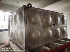 白鯨項(xiàng)目不銹鋼水箱安裝完成！